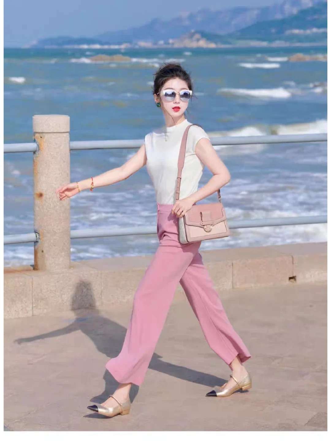 ピンクコーデ ワイドシルエットフレアピンクパンツ