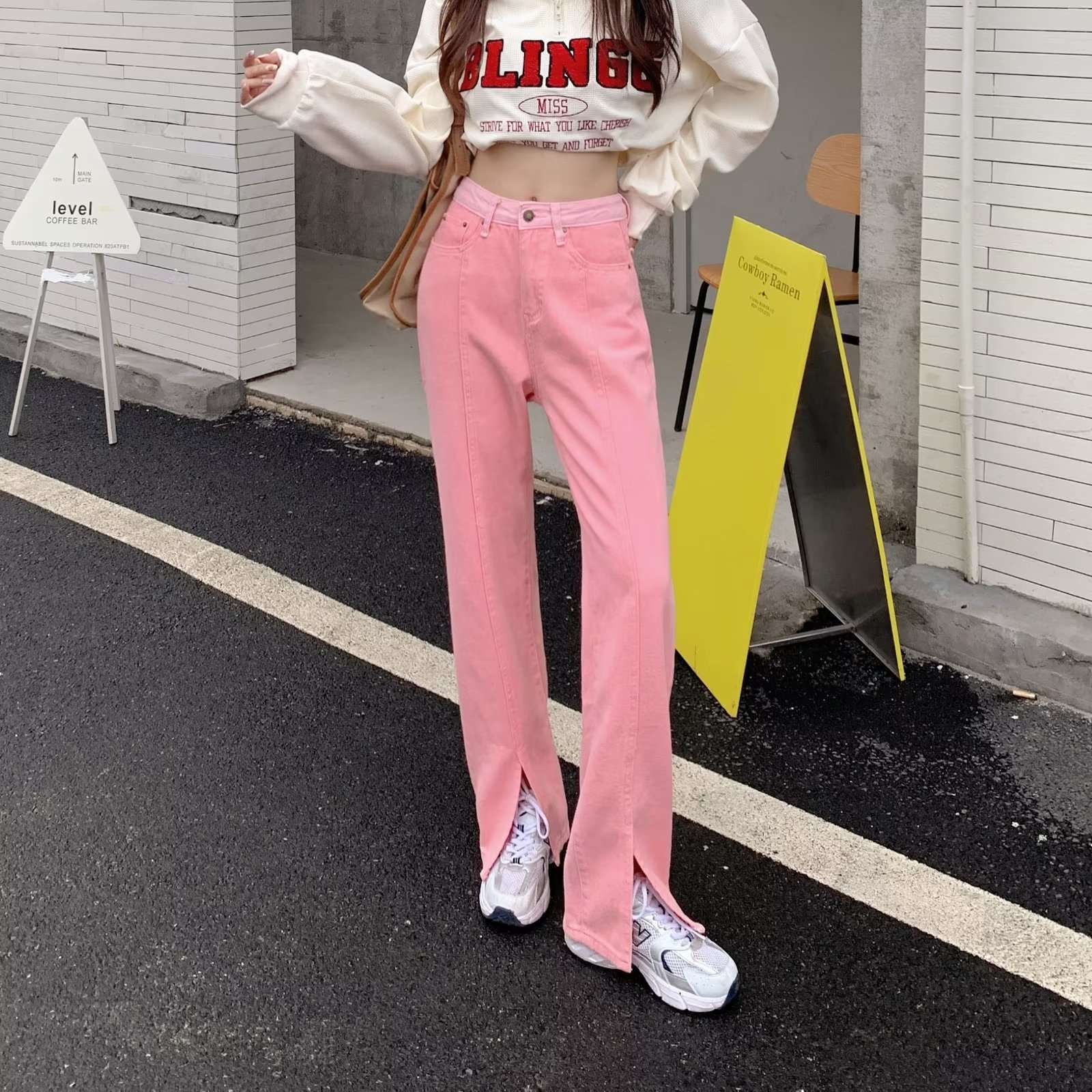 ピンクコーデ スリットフレアストレートピンクパンツ