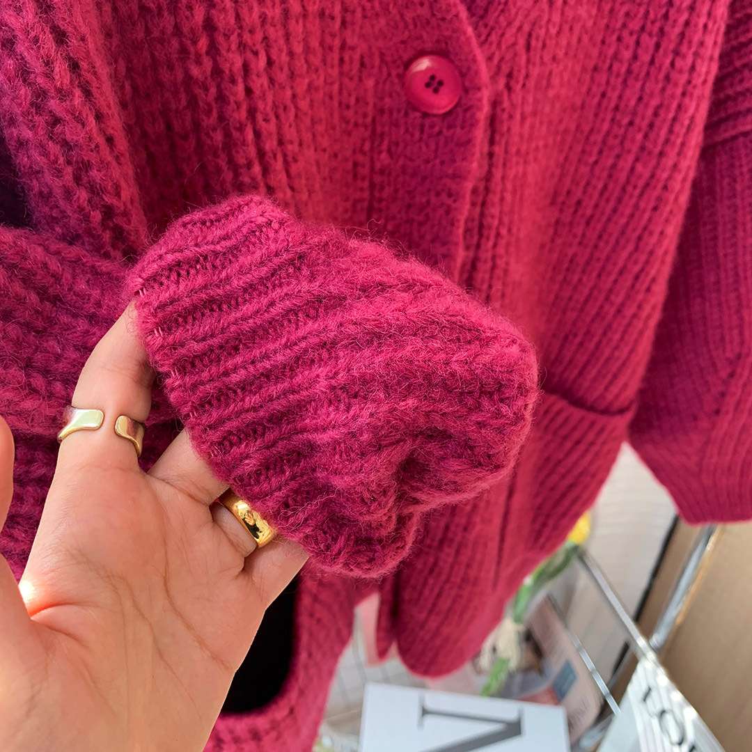 ピンクコーデ ふわもこ オーバーサイズ ビビットピンク ゆったり こなれ感 シンプル 羽織り リブ編み ローゲージニット カーディガン ピンクコーデ